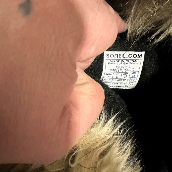 SOLD - Sorel Winter Boots - Picture 7 of 7